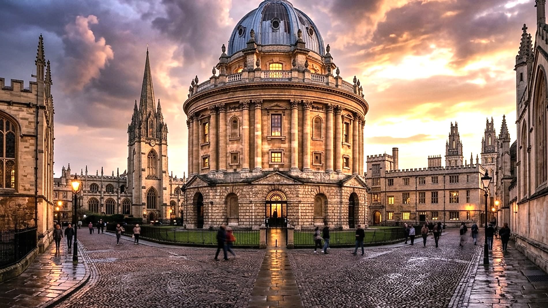 The Radcliffe Camera and the spires of Oxford at dusk
